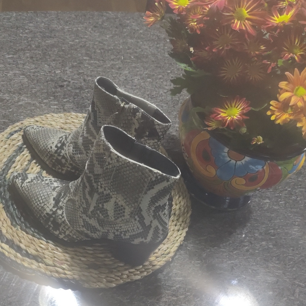 Blondo Snakeskin Patterned Booties NWT